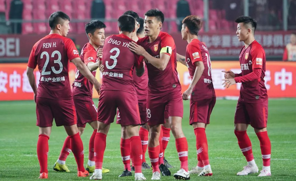 洛杉矶湖人训练开放日，加时末段官宣签约引欢呼，意甲在即，训练强度明显提升的简单介绍